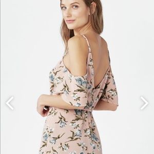 HOST PICK🎀🎊JustFab Floral Cold Shoulder Blouse